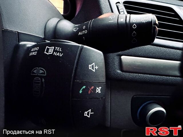 Белый Рено Меган, объемом двигателя 1.5 л и пробегом 294 тыс. км за 5300 $, фото 8 на Automoto.ua