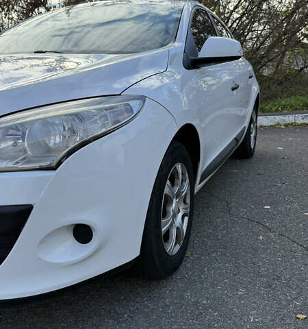 Белый Рено Меган, объемом двигателя 1.46 л и пробегом 320 тыс. км за 5700 $, фото 3 на Automoto.ua