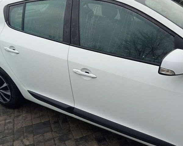 Белый Рено Меган, объемом двигателя 1.6 л и пробегом 208 тыс. км за 4850 $, фото 2 на Automoto.ua