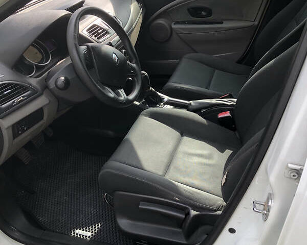 Білий Рено Меган, об'ємом двигуна 1.5 л та пробігом 192 тис. км за 5800 $, фото 12 на Automoto.ua