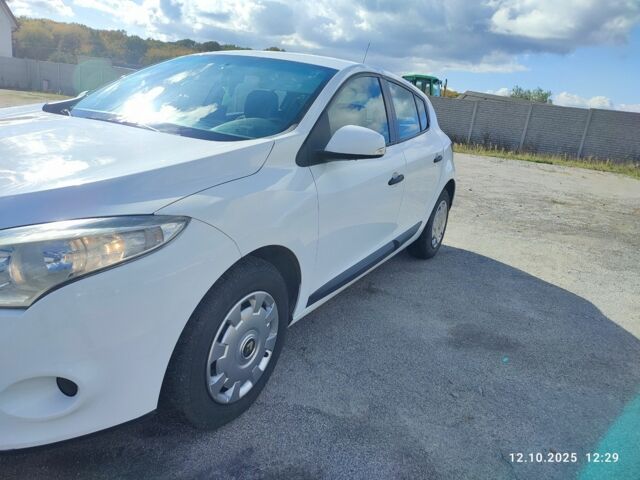 Белый Рено Меган, объемом двигателя 1.5 л и пробегом 240 тыс. км за 6300 $, фото 3 на Automoto.ua