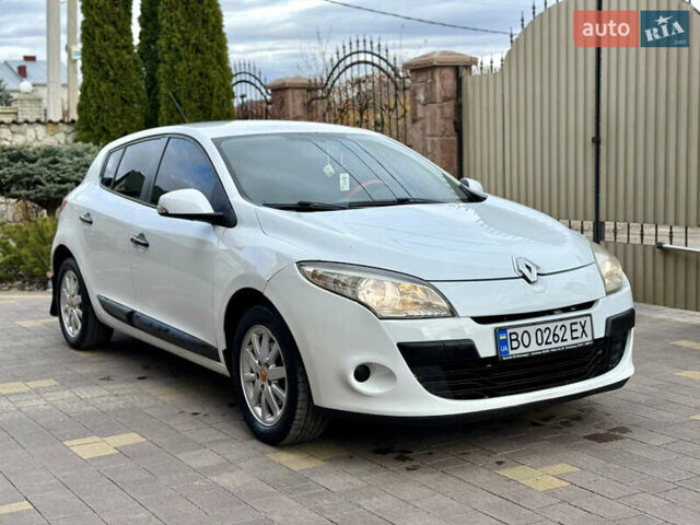 Белый Рено Меган, объемом двигателя 1.5 л и пробегом 247 тыс. км за 5433 $, фото 1 на Automoto.ua