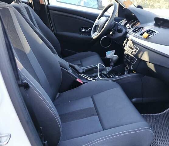 Білий Рено Меган, об'ємом двигуна 1.4 л та пробігом 250 тис. км за 6650 $, фото 5 на Automoto.ua