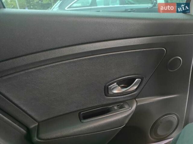 Білий Рено Меган, об'ємом двигуна 1.5 л та пробігом 196 тис. км за 7000 $, фото 2 на Automoto.ua