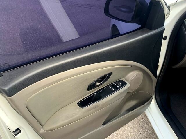 Белый Рено Меган, объемом двигателя 1.5 л и пробегом 252 тыс. км за 5200 $, фото 7 на Automoto.ua