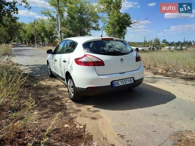 Белый Рено Меган, объемом двигателя 1.5 л и пробегом 294 тыс. км за 5700 $, фото 10 на Automoto.ua
