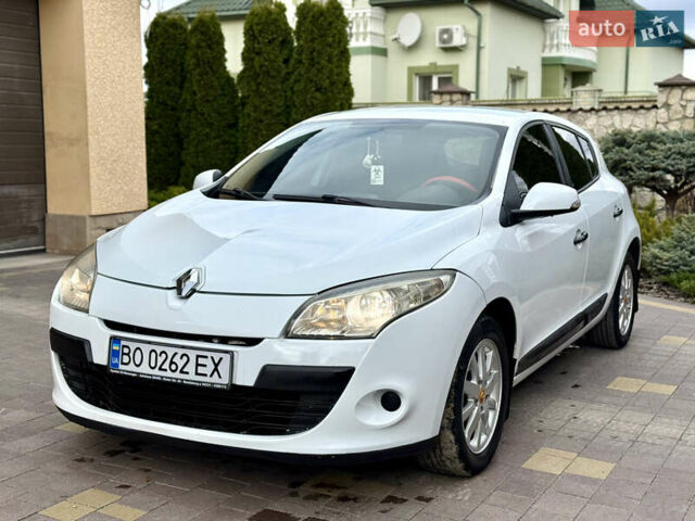Белый Рено Меган, объемом двигателя 1.5 л и пробегом 247 тыс. км за 5433 $, фото 4 на Automoto.ua