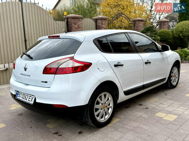 Белый Рено Меган, объемом двигателя 1.5 л и пробегом 247 тыс. км за 5433 $, фото 11 на Automoto.ua