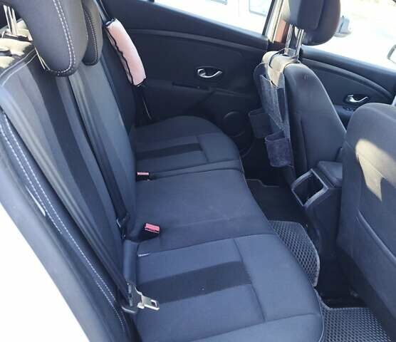 Білий Рено Меган, об'ємом двигуна 1.4 л та пробігом 250 тис. км за 6650 $, фото 4 на Automoto.ua