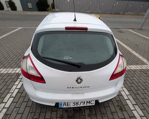 Белый Рено Меган, объемом двигателя 1.6 л и пробегом 206 тыс. км за 5300 $, фото 7 на Automoto.ua