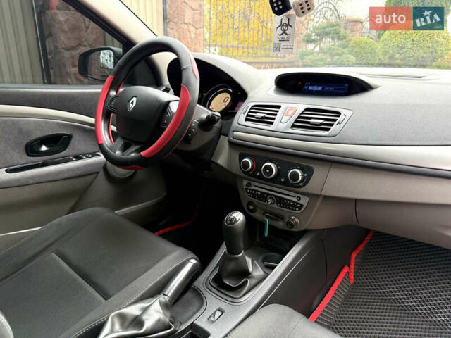 Белый Рено Меган, объемом двигателя 1.5 л и пробегом 247 тыс. км за 5433 $, фото 55 на Automoto.ua