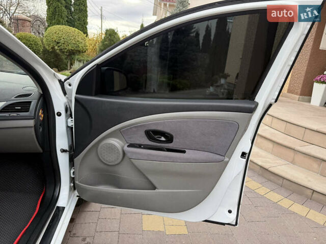 Белый Рено Меган, объемом двигателя 1.5 л и пробегом 247 тыс. км за 5433 $, фото 50 на Automoto.ua