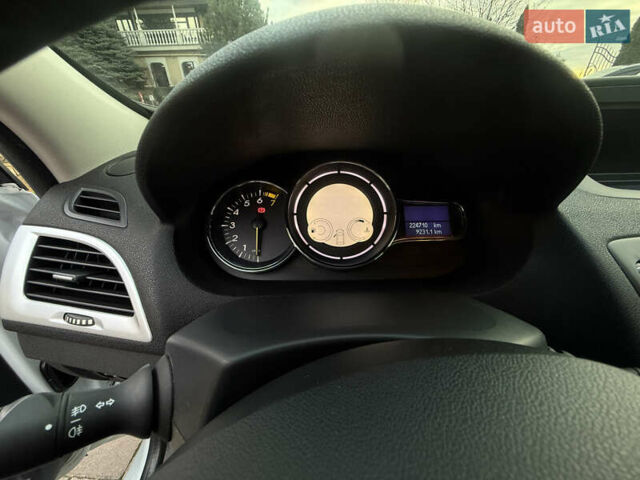 Білий Рено Меган, об'ємом двигуна 1.4 л та пробігом 224 тис. км за 7000 $, фото 8 на Automoto.ua
