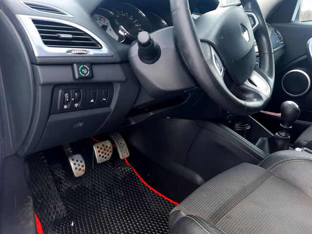 Білий Рено Меган, об'ємом двигуна 1.4 л та пробігом 210 тис. км за 6500 $, фото 12 на Automoto.ua