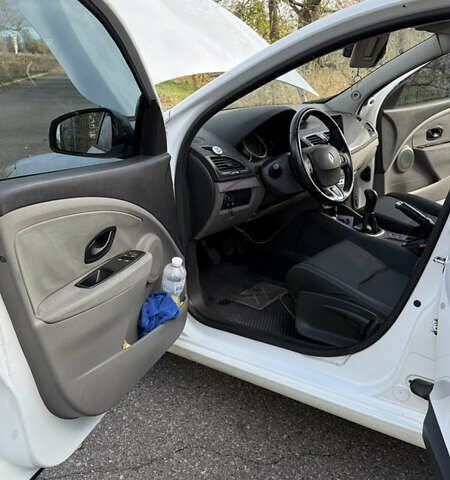 Белый Рено Меган, объемом двигателя 1.46 л и пробегом 320 тыс. км за 5700 $, фото 16 на Automoto.ua