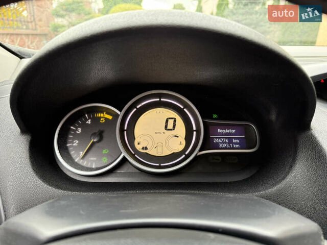 Белый Рено Меган, объемом двигателя 1.5 л и пробегом 247 тыс. км за 5433 $, фото 26 на Automoto.ua