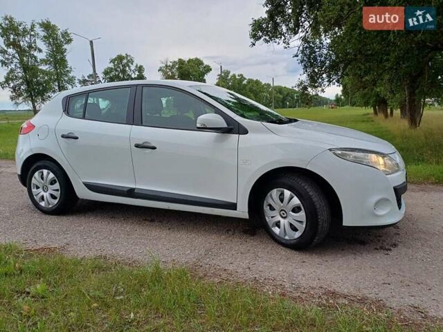 Білий Рено Меган, об'ємом двигуна 1.5 л та пробігом 215 тис. км за 6900 $, фото 6 на Automoto.ua