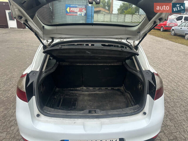 Белый Рено Меган, объемом двигателя 1.46 л и пробегом 350 тыс. км за 4199 $, фото 7 на Automoto.ua