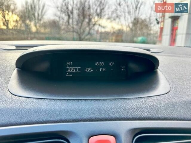 Белый Рено Меган, объемом двигателя 1.6 л и пробегом 240 тыс. км за 5800 $, фото 30 на Automoto.ua