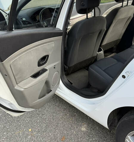 Белый Рено Меган, объемом двигателя 1.46 л и пробегом 320 тыс. км за 5700 $, фото 21 на Automoto.ua