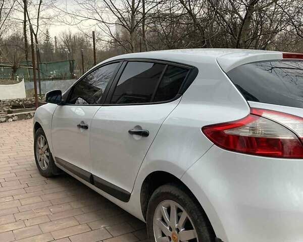 Білий Рено Меган, об'ємом двигуна 1.46 л та пробігом 245 тис. км за 6100 $, фото 5 на Automoto.ua