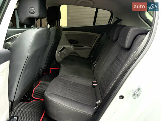 Рено Меган 2010 у Тернополі на Automoto.ua Білий Рено Меган, об'ємом двигуна 1.5 л та пробігом 247 тис. км за 5433 $, фото 36 на Automoto.ua