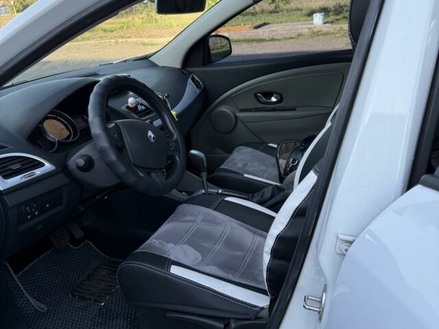 Белый Рено Меган, объемом двигателя 1.5 л и пробегом 171 тыс. км за 6000 $, фото 6 на Automoto.ua