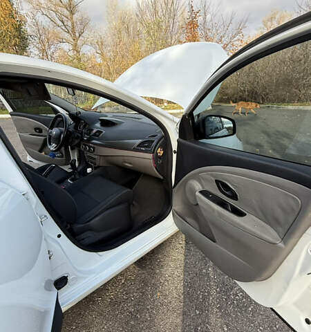 Белый Рено Меган, объемом двигателя 1.46 л и пробегом 320 тыс. км за 5700 $, фото 28 на Automoto.ua