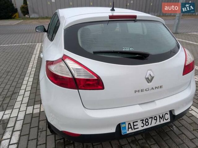 Белый Рено Меган, объемом двигателя 1.6 л и пробегом 206 тыс. км за 5300 $, фото 2 на Automoto.ua