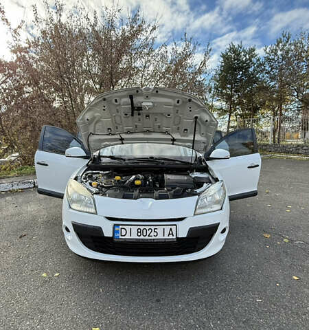 Белый Рено Меган, объемом двигателя 1.46 л и пробегом 320 тыс. км за 5700 $, фото 13 на Automoto.ua