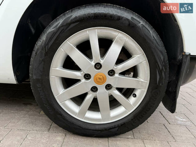 Белый Рено Меган, объемом двигателя 1.5 л и пробегом 247 тыс. км за 5433 $, фото 56 на Automoto.ua