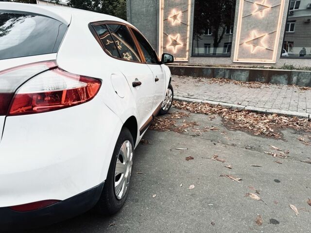 Белый Рено Меган, объемом двигателя 1.5 л и пробегом 294 тыс. км за 5300 $, фото 4 на Automoto.ua