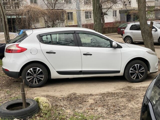 Белый Рено Меган, объемом двигателя 1.5 л и пробегом 210 тыс. км за 6200 $, фото 6 на Automoto.ua