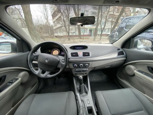 Белый Рено Меган, объемом двигателя 1.5 л и пробегом 210 тыс. км за 6200 $, фото 10 на Automoto.ua