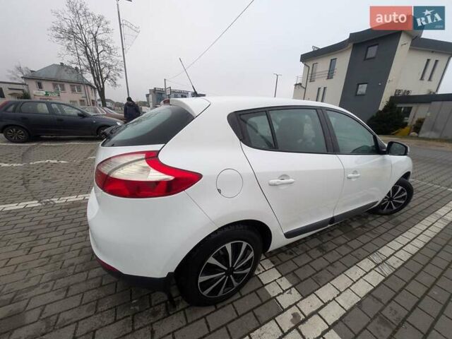 Белый Рено Меган, объемом двигателя 1.6 л и пробегом 206 тыс. км за 5300 $, фото 5 на Automoto.ua