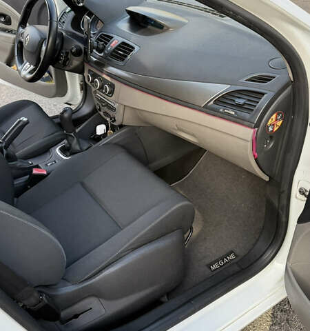 Белый Рено Меган, объемом двигателя 1.46 л и пробегом 320 тыс. км за 5700 $, фото 29 на Automoto.ua