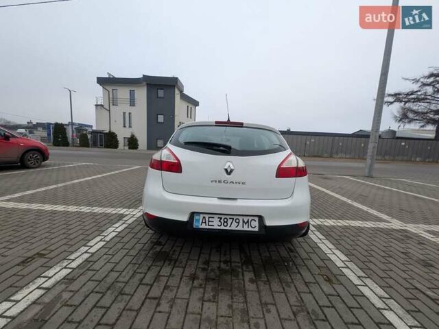 Белый Рено Меган, объемом двигателя 1.6 л и пробегом 206 тыс. км за 5300 $, фото 6 на Automoto.ua