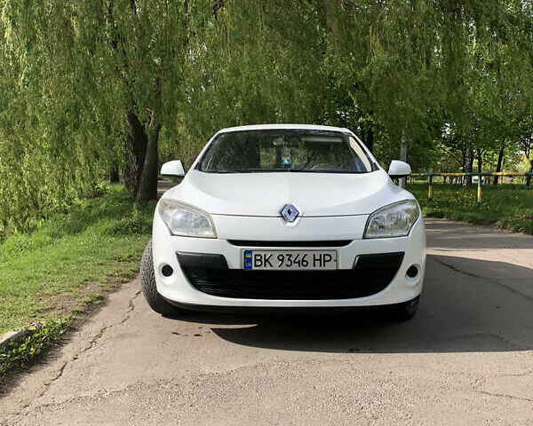 Білий Рено Меган, об'ємом двигуна 1.5 л та пробігом 192 тис. км за 5800 $, фото 1 на Automoto.ua