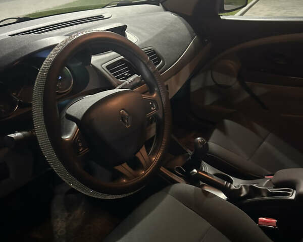 Белый Рено Меган, объемом двигателя 1.6 л и пробегом 239 тыс. км за 6999 $, фото 11 на Automoto.ua