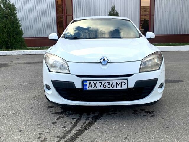 Белый Рено Меган, объемом двигателя 1.5 л и пробегом 252 тыс. км за 5200 $, фото 2 на Automoto.ua