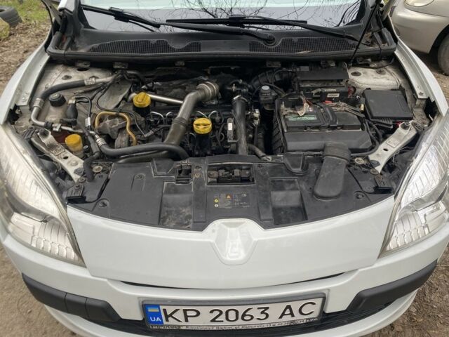 Белый Рено Меган, объемом двигателя 1.5 л и пробегом 210 тыс. км за 6200 $, фото 13 на Automoto.ua