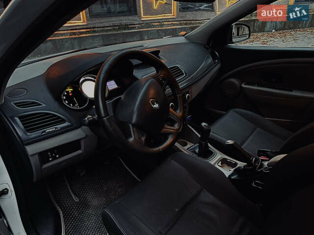 Белый Рено Меган, объемом двигателя 1.46 л и пробегом 294 тыс. км за 5800 $, фото 5 на Automoto.ua