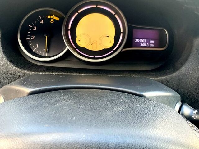 Белый Рено Меган, объемом двигателя 1.5 л и пробегом 252 тыс. км за 5200 $, фото 8 на Automoto.ua