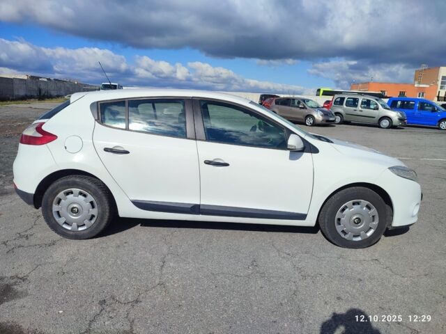 Белый Рено Меган, объемом двигателя 1.5 л и пробегом 240 тыс. км за 6300 $, фото 2 на Automoto.ua