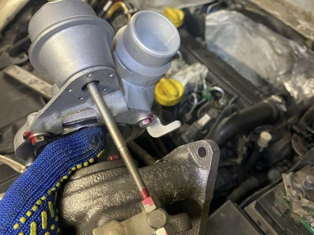 Белый Рено Меган, объемом двигателя 1.5 л и пробегом 210 тыс. км за 6200 $, фото 18 на Automoto.ua