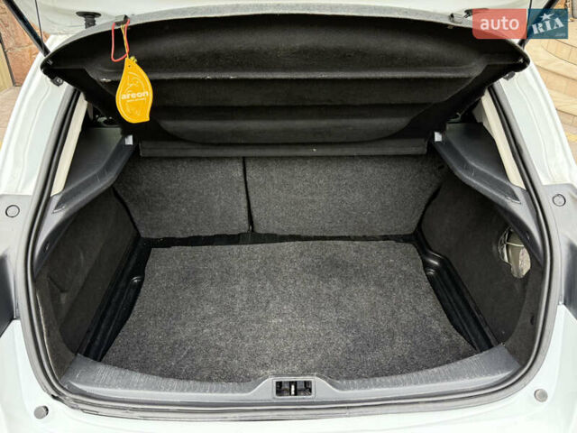 Белый Рено Меган, объемом двигателя 1.5 л и пробегом 247 тыс. км за 5433 $, фото 42 на Automoto.ua