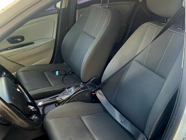 Белый Рено Меган, объемом двигателя 1.5 л и пробегом 252 тыс. км за 5200 $, фото 10 на Automoto.ua