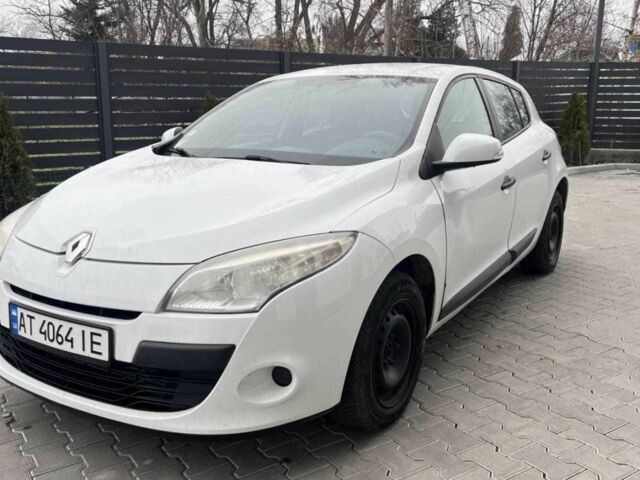 Белый Рено Меган, объемом двигателя 1.5 л и пробегом 303 тыс. км за 5200 $, фото 1 на Automoto.ua
