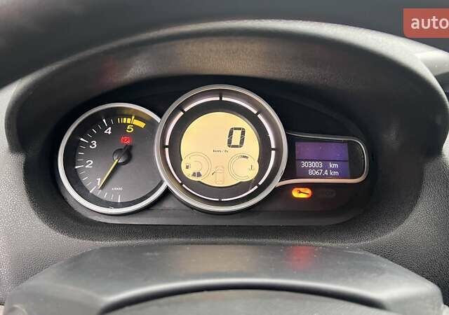 Білий Рено Меган, об'ємом двигуна 1.46 л та пробігом 303 тис. км за 5200 $, фото 4 на Automoto.ua