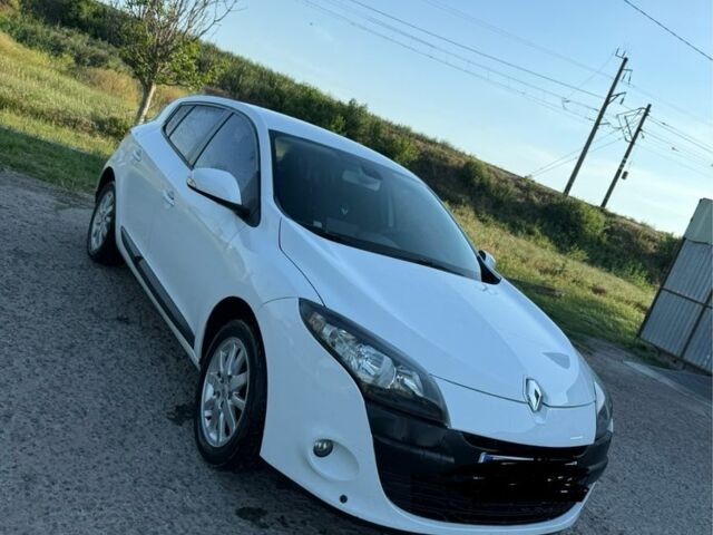 Белый Рено Меган, объемом двигателя 1.5 л и пробегом 171 тыс. км за 6000 $, фото 1 на Automoto.ua